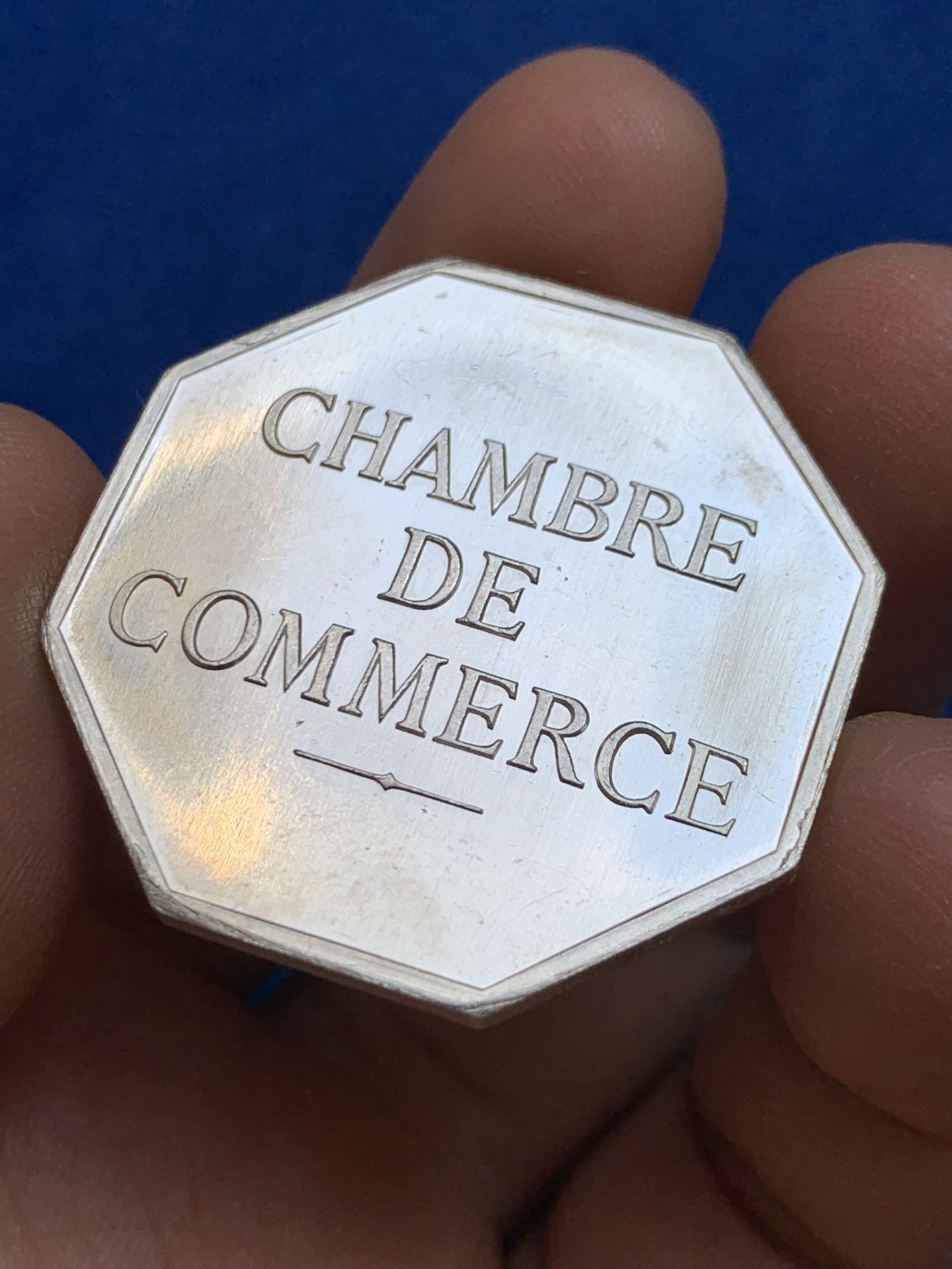 《竞宝斋》第237场- 周日，周一，周二，周日 疯狂4连拍 (全场包邮) 法国康布雷商会八角银质代币，19.33g，35.5mm，野猪头+菱形银标，原光