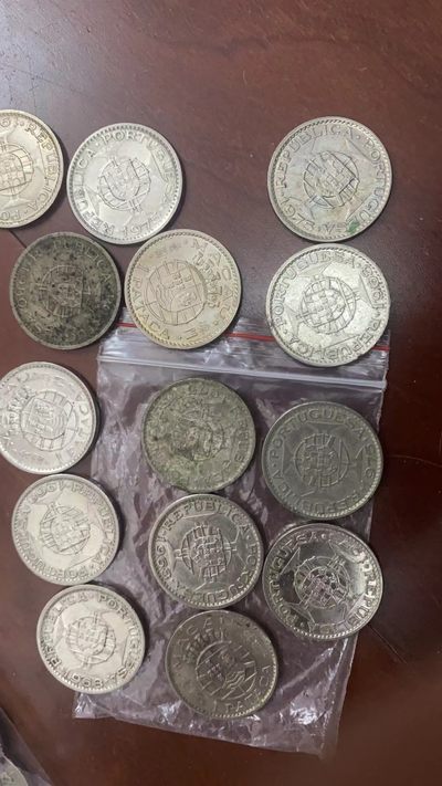 240120 - 澳门大一元68-75年随机发货1枚