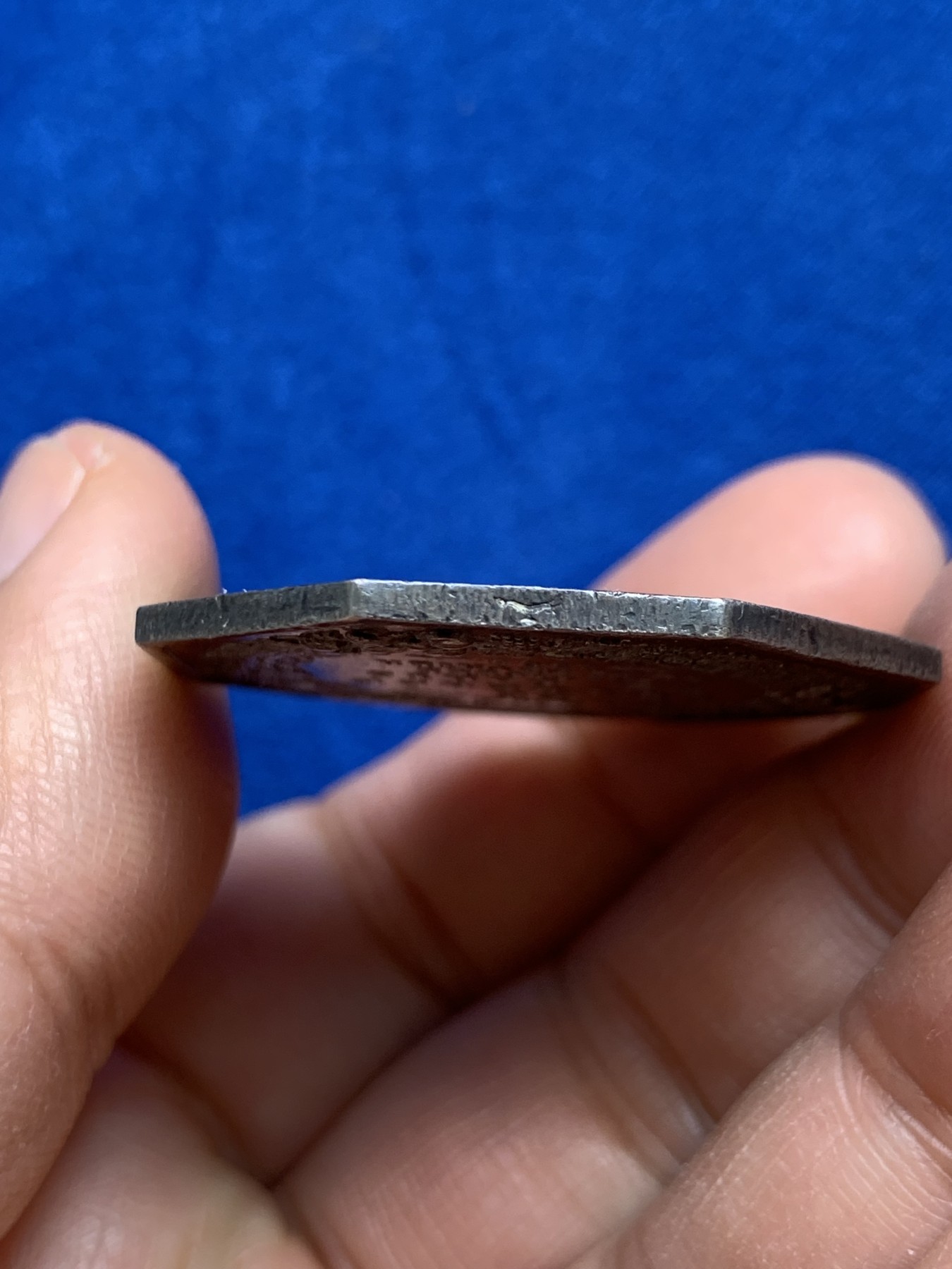 《竞宝斋》第237场- 周日，周一，周二，周日 疯狂4连拍 (全场包邮) 法国巴黎商会JETON银质八角，黑漆古油性包浆，19.74g，36.5mm，1832-1841年神灯边铭