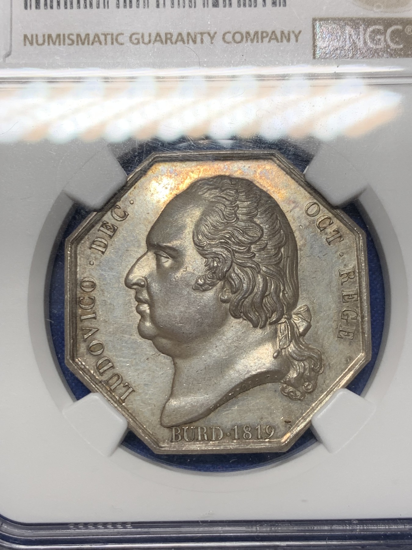 《竞宝斋》第237场- 周日，周一，周二，周日 疯狂4连拍 (全场包邮) NGC-MS64 法国1819年路易十八时期波尔多石桥建设纪念八角银质代币，商业之神赫尔墨斯倚靠在大力神赫拉克勒斯肩上，似乎寓意其商业行为具有强大的背景“此路是我开”