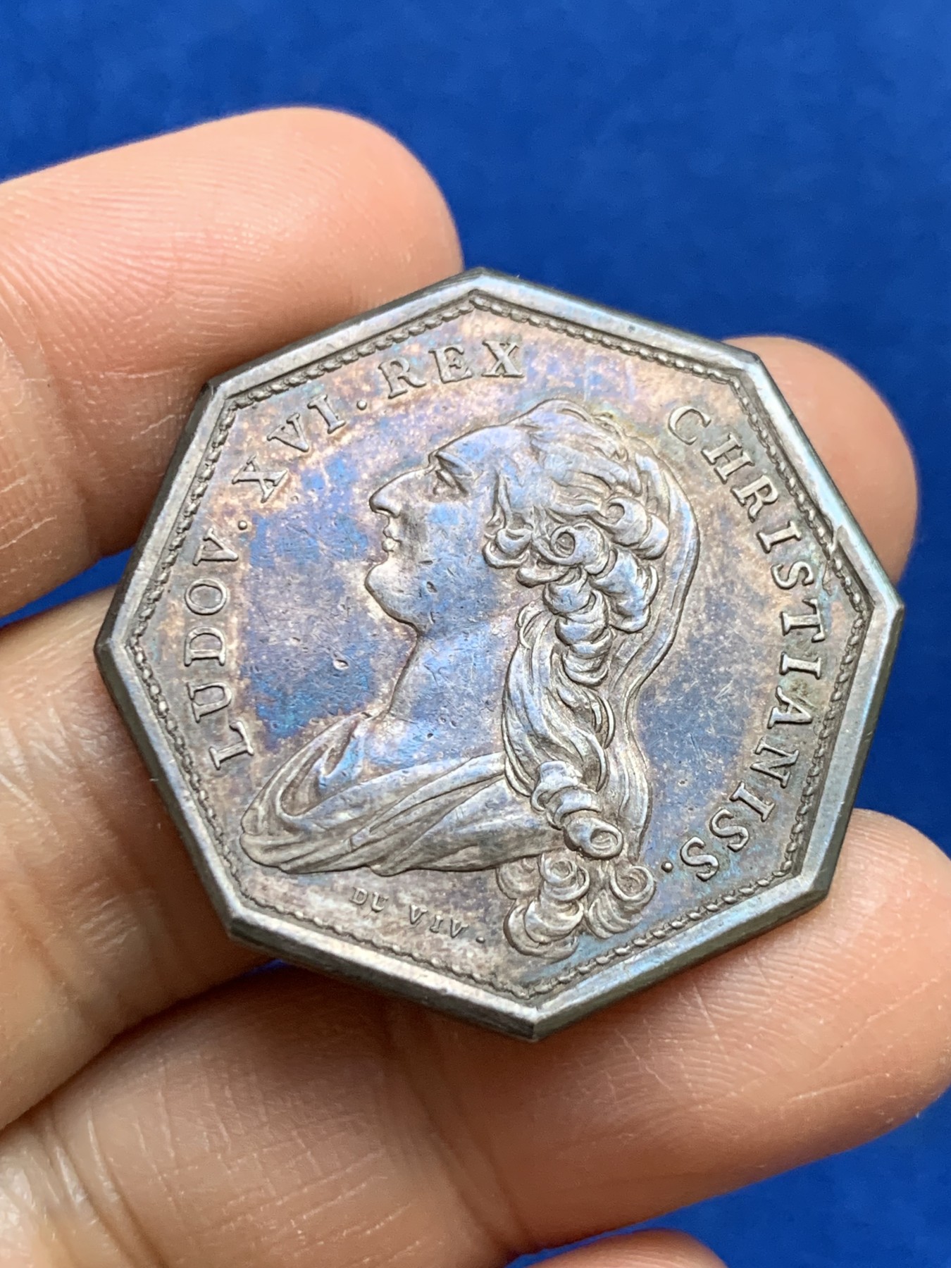 《竞宝斋》第237场- 周日，周一，周二，周日 疯狂4连拍 (全场包邮) 法国路易十六时期瓦隆佛兰德斯地区八角银质jeton，17.17g，34mm，早期无边铭