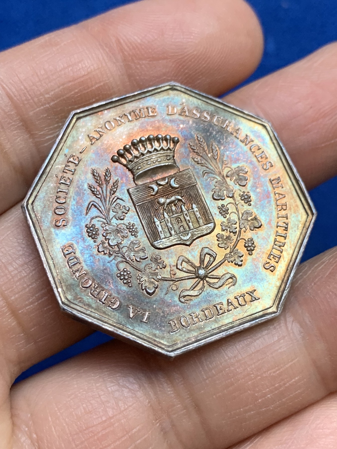 《竞宝斋》第237场- 周日，周一，周二，周日 疯狂4连拍 (全场包邮) 法国波尔多拉吉伦特海上保险公司八角银质代币，科尔杜安灯塔，高浮雕，17.75g，34.5mm，蜜蜂边铭