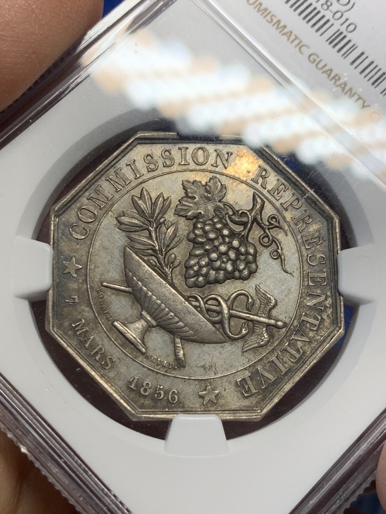 《竞宝斋》第237场- 周日，周一，周二，周日 疯狂4连拍 (全场包邮) NGC MS61 法国 1856  巴黎综合饮料仓库 银质八角代币  细节丰富 高浮雕 少见品种 早期手指铭 