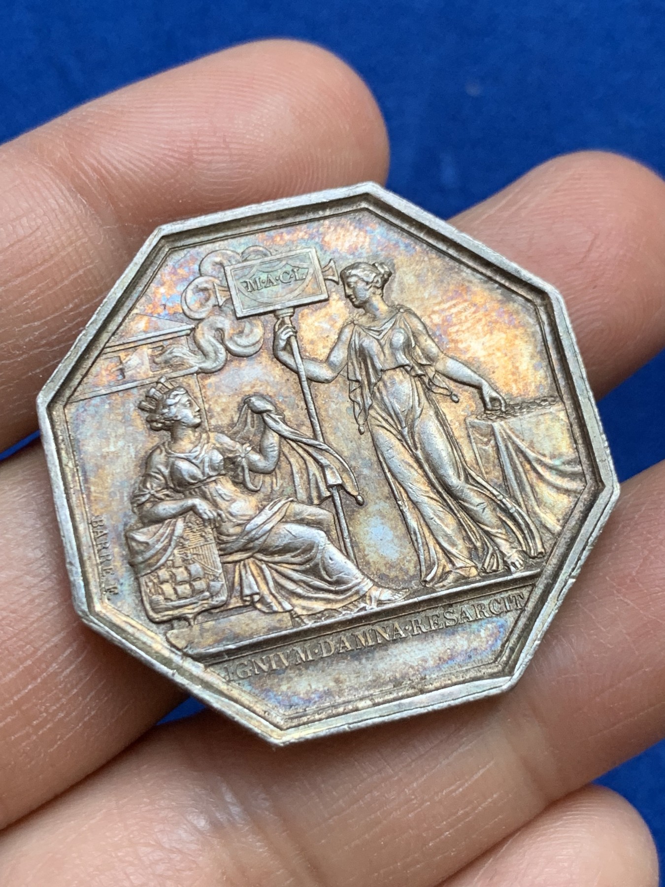 《竞宝斋》第237场- 周日，周一，周二，周日 疯狂4连拍 (全场包邮) 法国巴黎火灾保险公司八角银质代币，23.04g，36mm，蜜蜂边铭，金黄色包浆