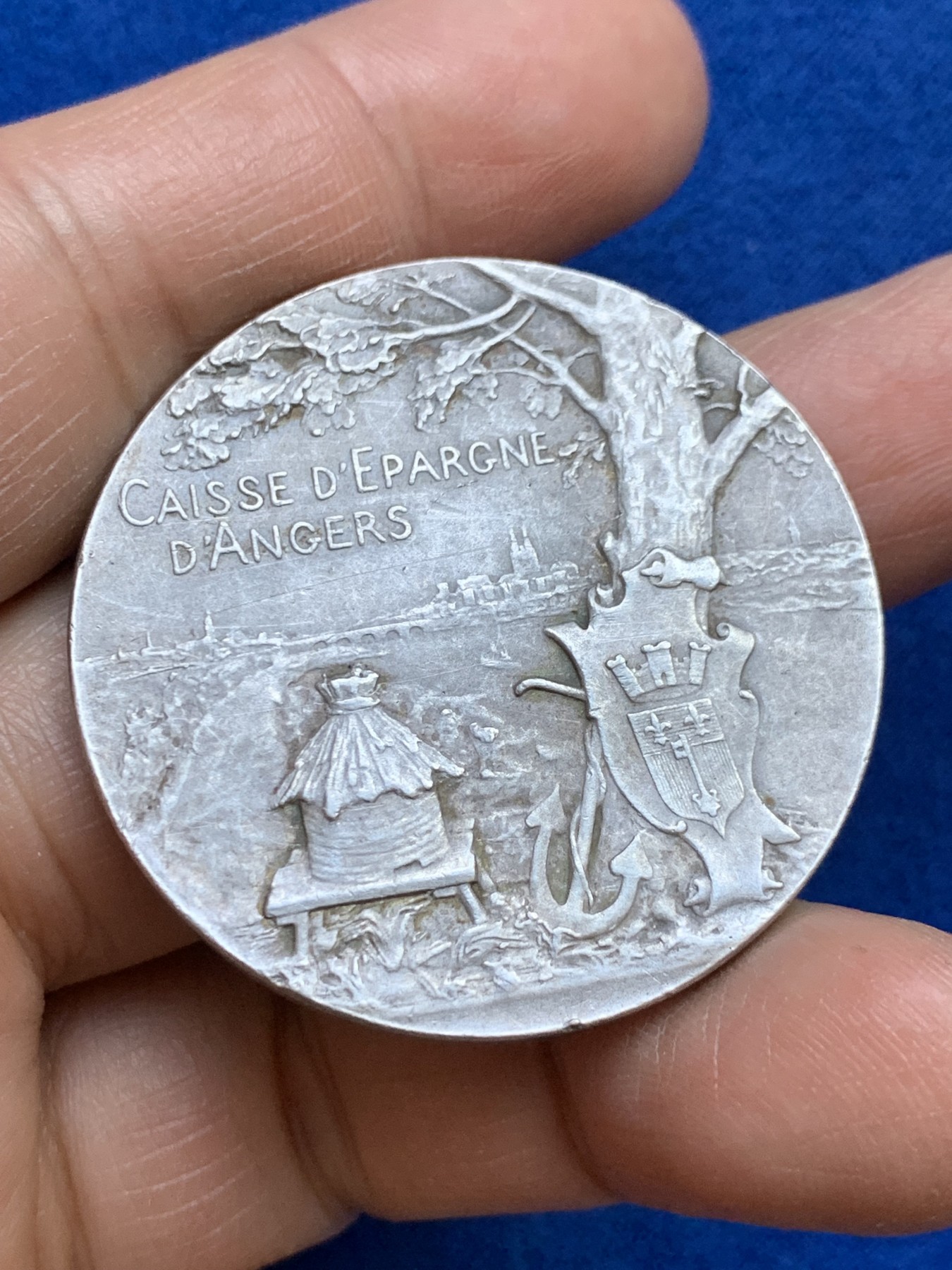 《竞宝斋》第237场- 周日，周一，周二，周日 疯狂4连拍 (全场包邮) 法国昂热地区储蓄银行银质代币，38.53g，41mm，丰饶角边铭