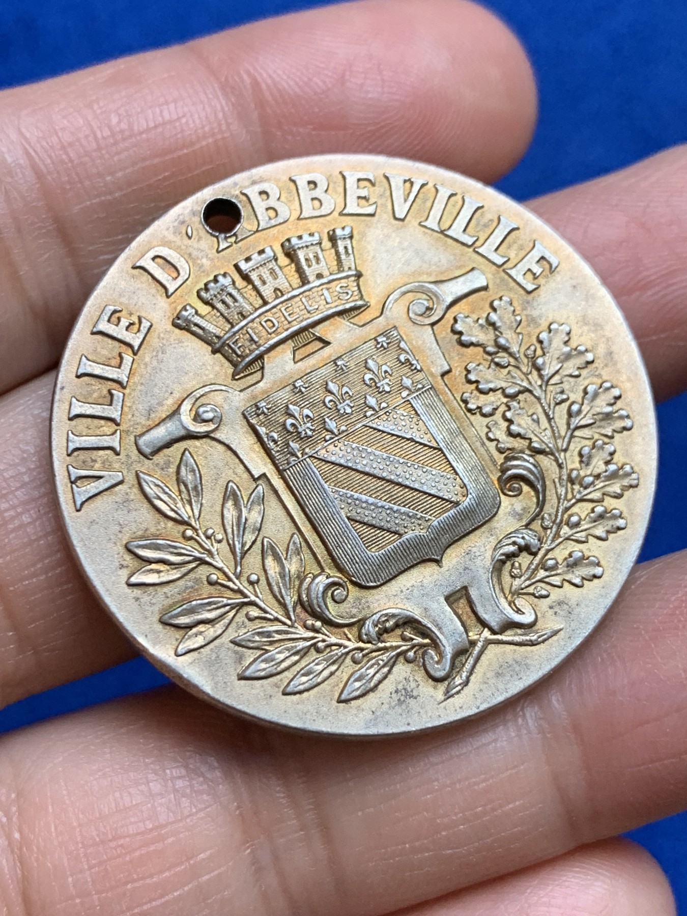 《竞宝斋》第237场- 周日，周一，周二，周日 疯狂4连拍 (全场包邮) 法国阿布维尔镇纪念鎏金银章，37.73g，40.5mm，丰饶角1AR边铭，打孔