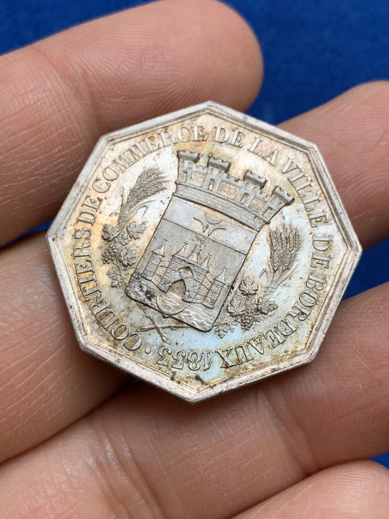 《竞宝斋》第237场- 周日，周一，周二，周日 疯狂4连拍 (全场包邮) 法国波尔多商会八角银质jeton代币，12.57g，30.5mm，手指边铭
