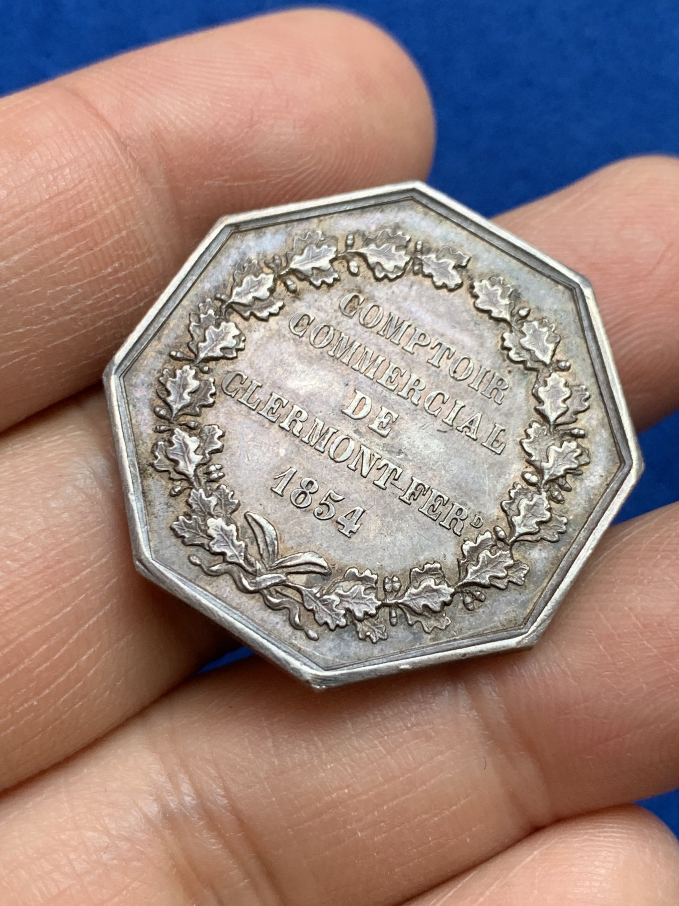 《竞宝斋》第237场- 周日，周一，周二，周日 疯狂4连拍 (全场包邮) 法国克莱蒙商会八角银质代币，12.28g，30.5mm，1845-1860年手指边铭