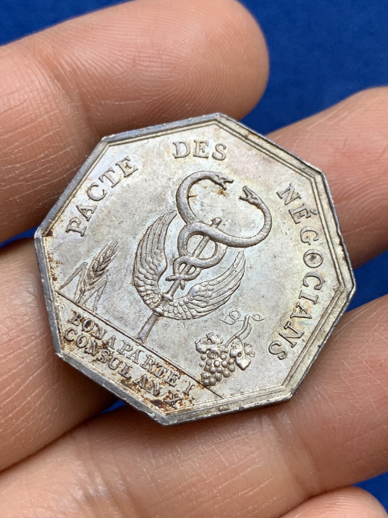 《竞宝斋》第237场- 周日，周一，周二，周日 疯狂4连拍 (全场包邮) 法国八角银质代币，根据波拿巴贸易协定设立的帝国商业柜台，13.78g，30.2mm，早期无边铭