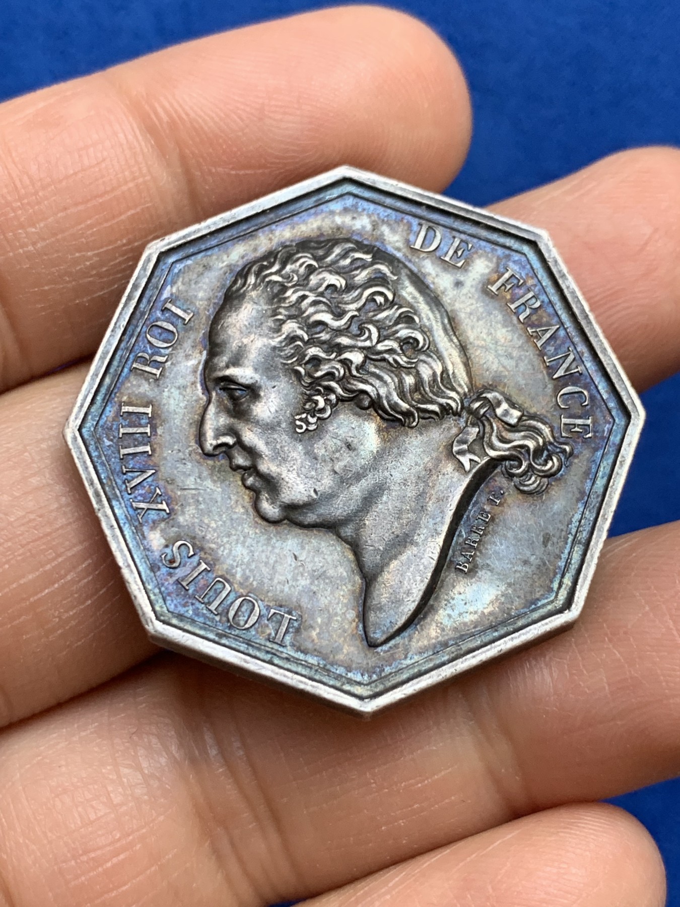 《竞宝斋》第237场- 周日，周一，周二，周日 疯狂4连拍 (全场包邮) 法国1832年以前路易十八时期信贷机构抵押基金八角银质代币，20.82g，35.8mm，早期无边铭，黄油包浆