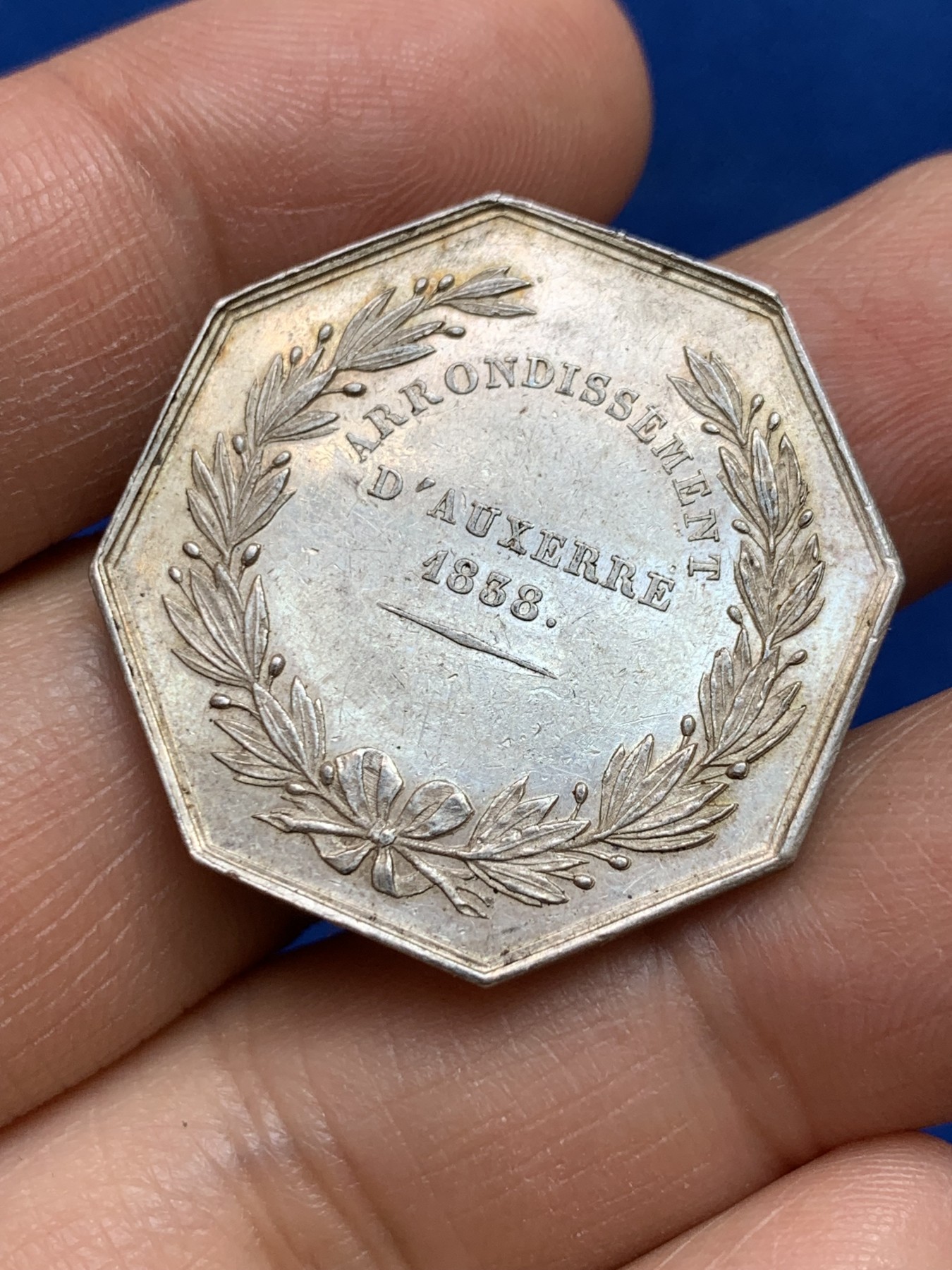 《竞宝斋》第237场- 周日，周一，周二，周日 疯狂4连拍 (全场包邮) 法国八角银质代币，欧赛尔公证处，12.86g，30.6mm，手指边铭，全能之眼