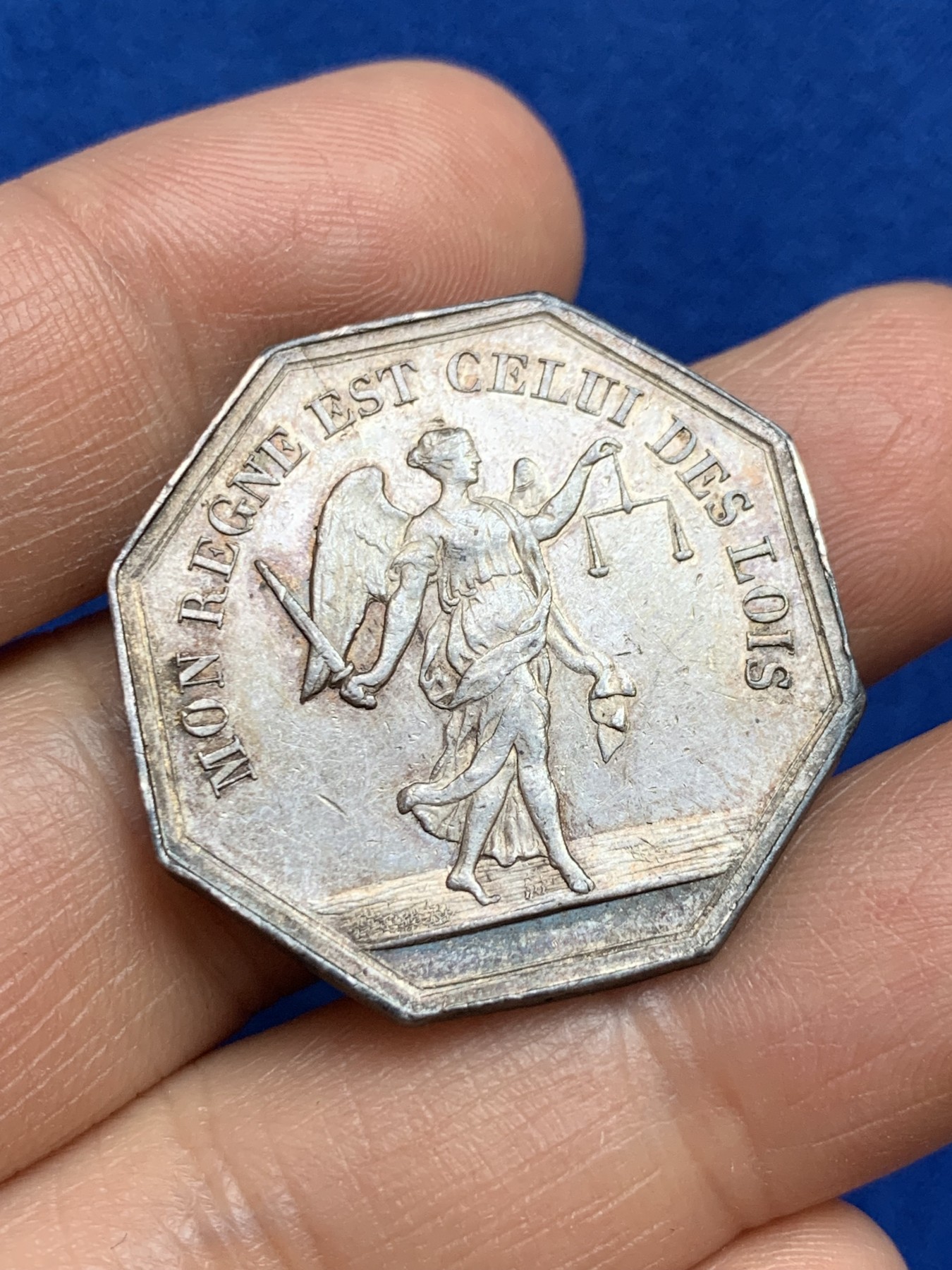 《竞宝斋》第237场- 周日，周一，周二，周日 疯狂4连拍 (全场包邮) 法国菲利普时期公证员公证团八角银代币，12.74g，30.6mm，油灯边铭