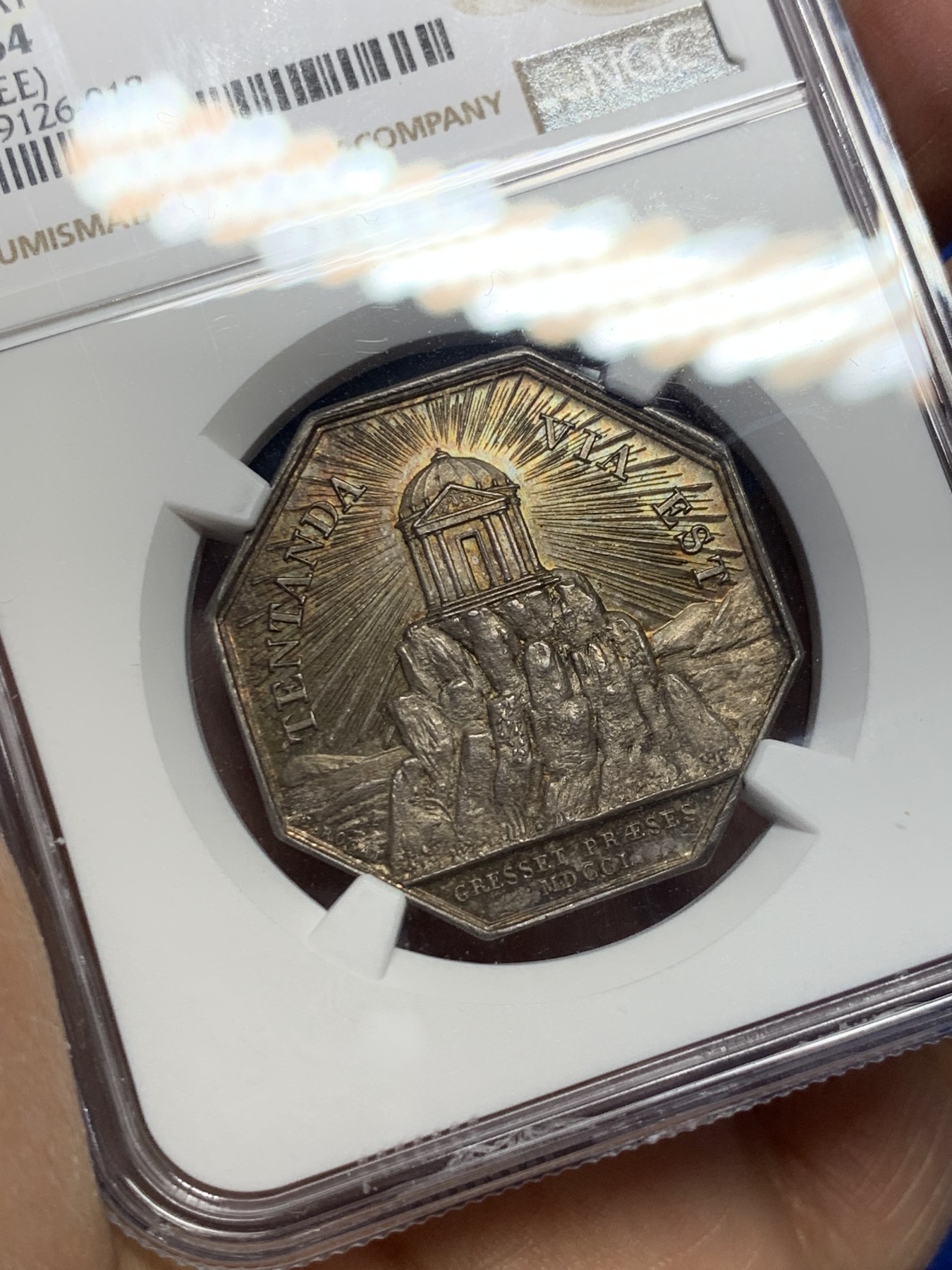 《竞宝斋》第237场- 周日，周一，周二，周日 疯狂4连拍 (全场包邮) NGC MS64 法国 1860-1879 亚眠学院八角代用银币，山上的寺庙配合金色包浆更加万丈光芒