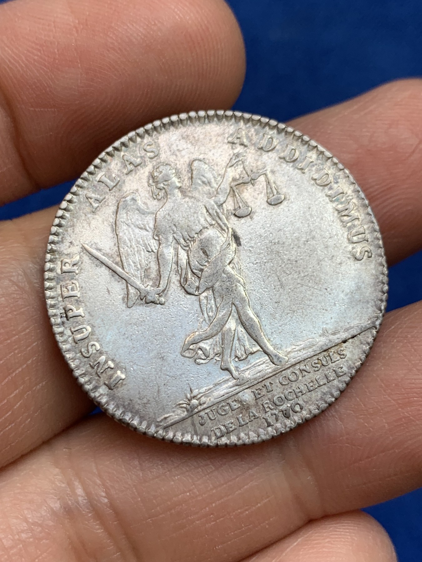 《竞宝斋》第237场- 周日，周一，周二，周日 疯狂4连拍 (全场包邮) 法国1776年路易十六时期桑斯城市和贵族法官和领事银质代币，8.60g，30.5mm