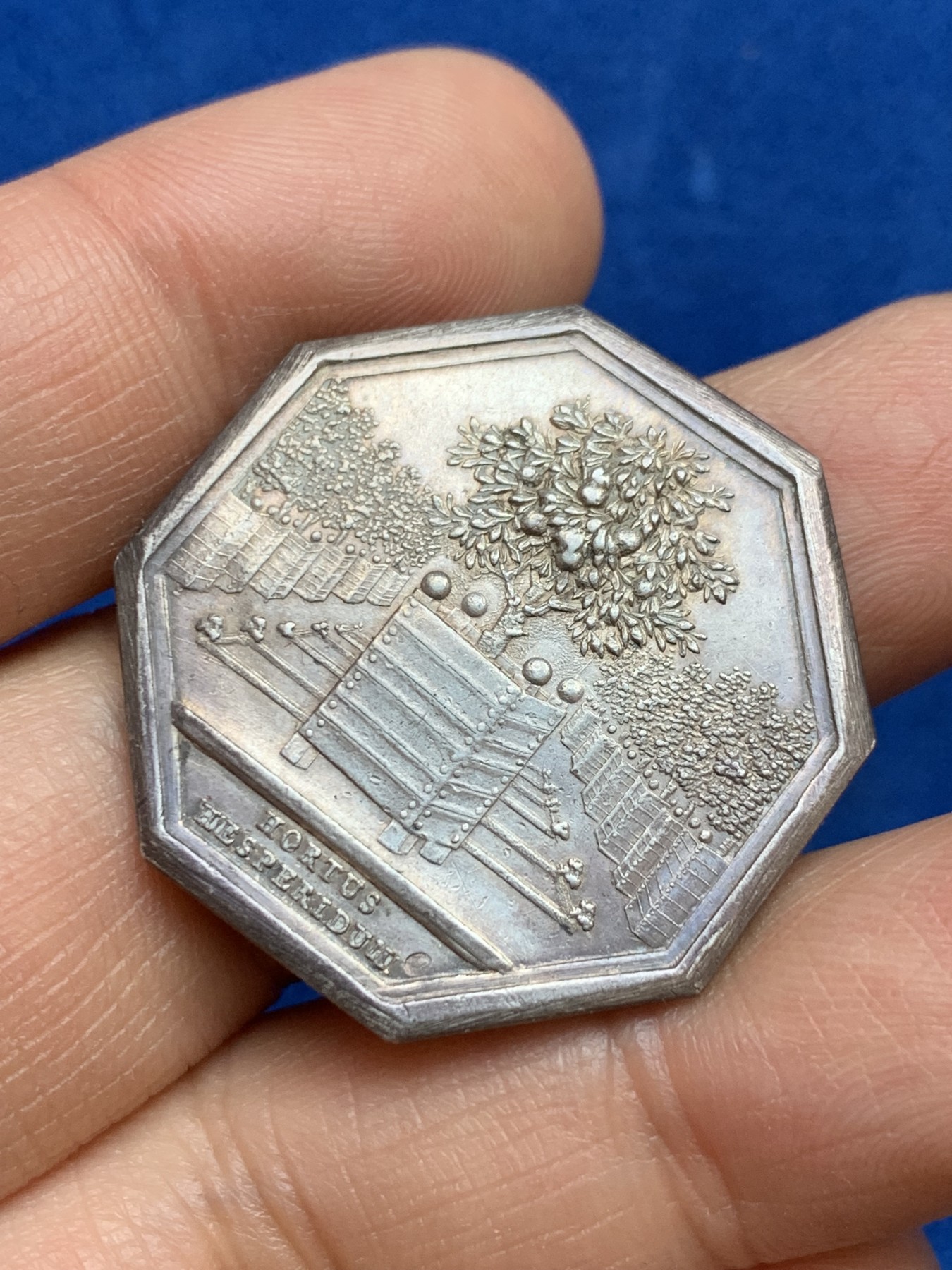 《竞宝斋》第237场- 周日，周一，周二，周日 疯狂4连拍 (全场包邮) 法国八角银质代币，霍图斯橘园，13.38g，31.8mm，早期无边铭