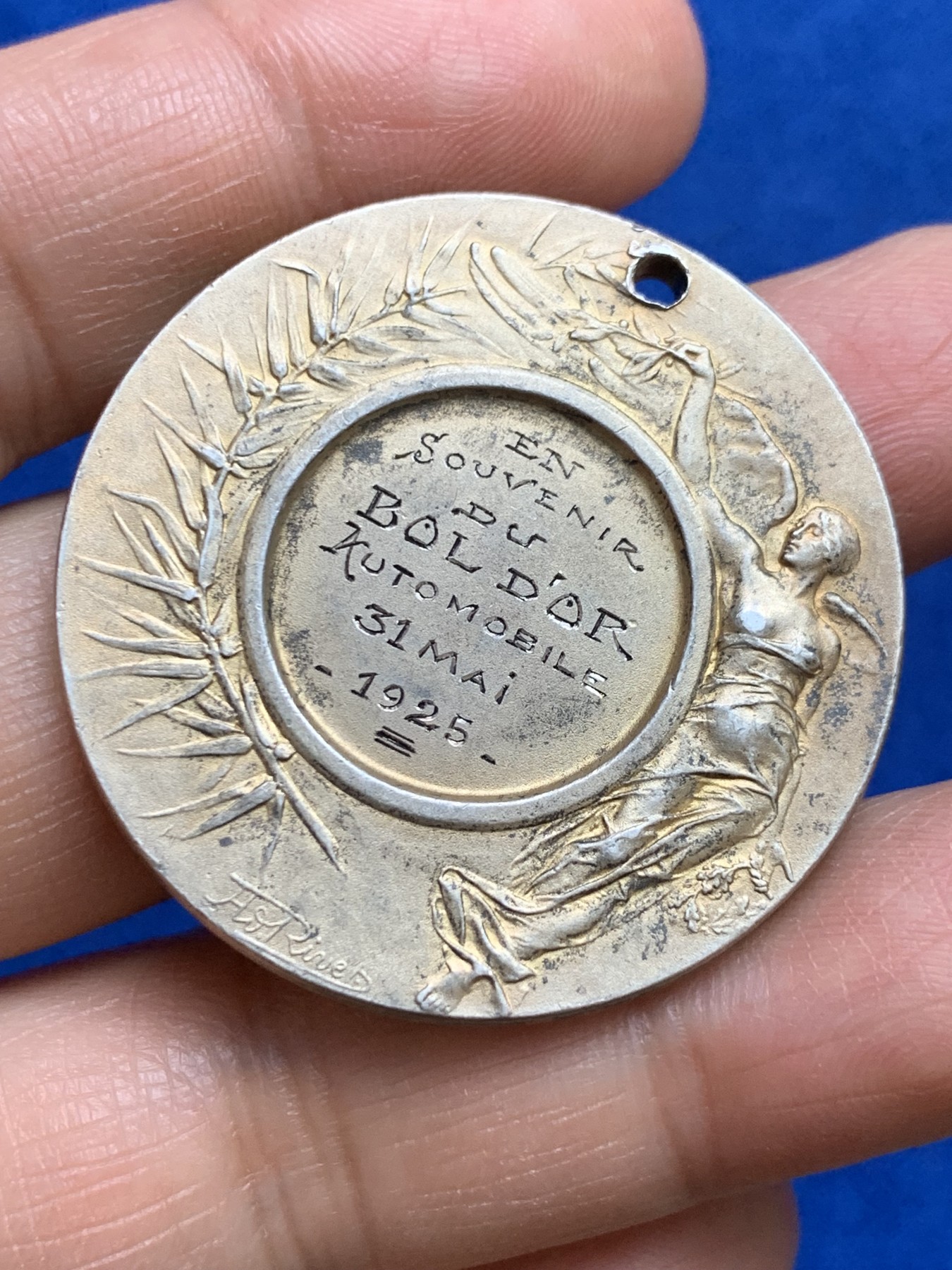 《竞宝斋》第237场- 周日，周一，周二，周日 疯狂4连拍 (全场包邮) 法国阿布维尔镇纪念鎏金银章，37.73g，40.5mm，丰饶角1AR边铭，打孔