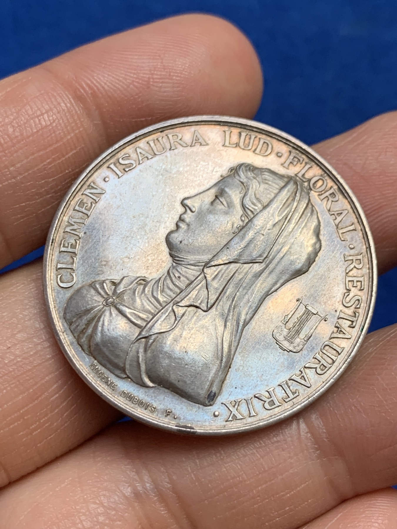 《竞宝斋》第237场- 周日，周一，周二，周日 疯狂4连拍 (全场包邮) 法国图卢兹花卉文学节银质jeton，女诗人克莱蒙·伊索尔，作家雨果于1817年获得该奖，重20.46g，直径35.7mm，丰饶角边铭