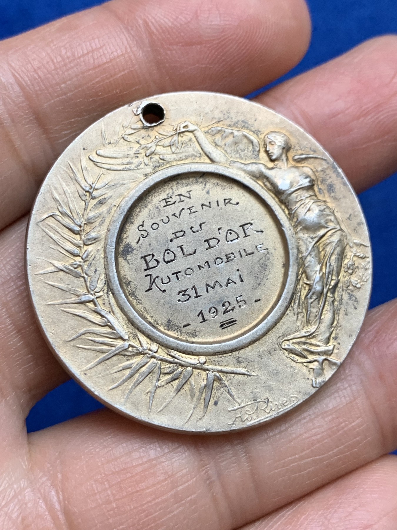 《竞宝斋》第237场- 周日，周一，周二，周日 疯狂4连拍 (全场包邮) 法国阿布维尔镇纪念鎏金银章，37.73g，40.5mm，丰饶角1AR边铭，打孔