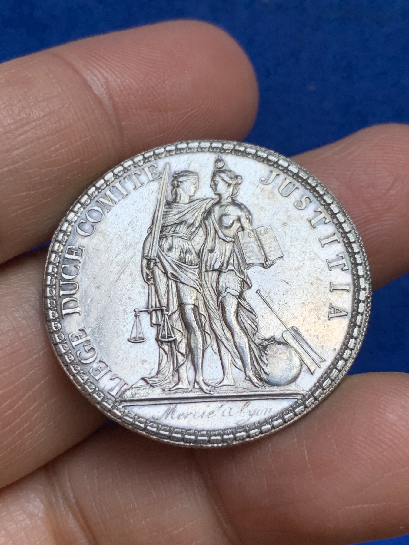 《竞宝斋》第237场- 周日，周一，周二，周日 疯狂4连拍 (全场包邮) 法国里昂律师事务所银质jeton，“正义需要用剑做后盾”，11.25g，32.5mm，早期齿边