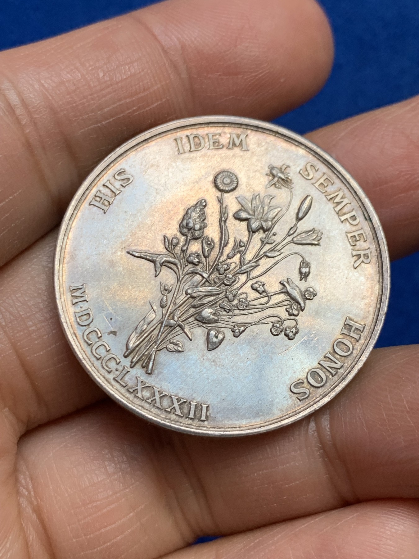 《竞宝斋》第237场- 周日，周一，周二，周日 疯狂4连拍 (全场包邮) 法国图卢兹花卉文学节银质jeton，女诗人克莱蒙·伊索尔，作家雨果于1817年获得该奖，重20.46g，直径35.7mm，丰饶角边铭