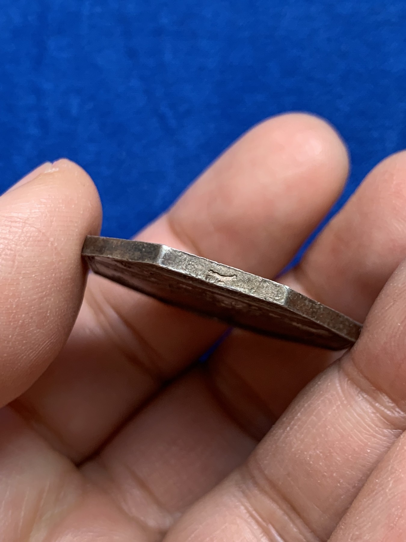 《竞宝斋》第237场- 周日，周一，周二，周日 疯狂4连拍 (全场包邮) 法国勒阿弗尔商会八角银质代币，13.89g，31.8mm，神灯边铭