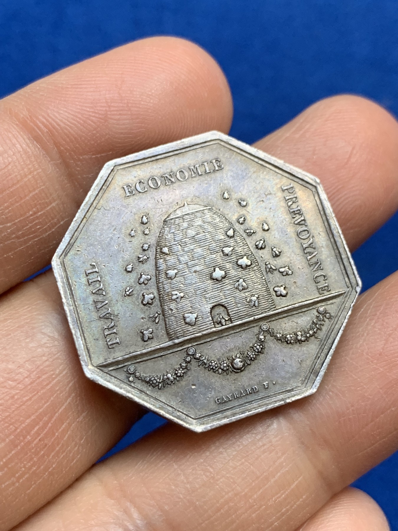 《竞宝斋》第237场- 周日，周一，周二，周日 疯狂4连拍 (全场包邮) 法国桑利斯储蓄银行银质八角代币，13.0g，30.6mm，蜜蜂边铭