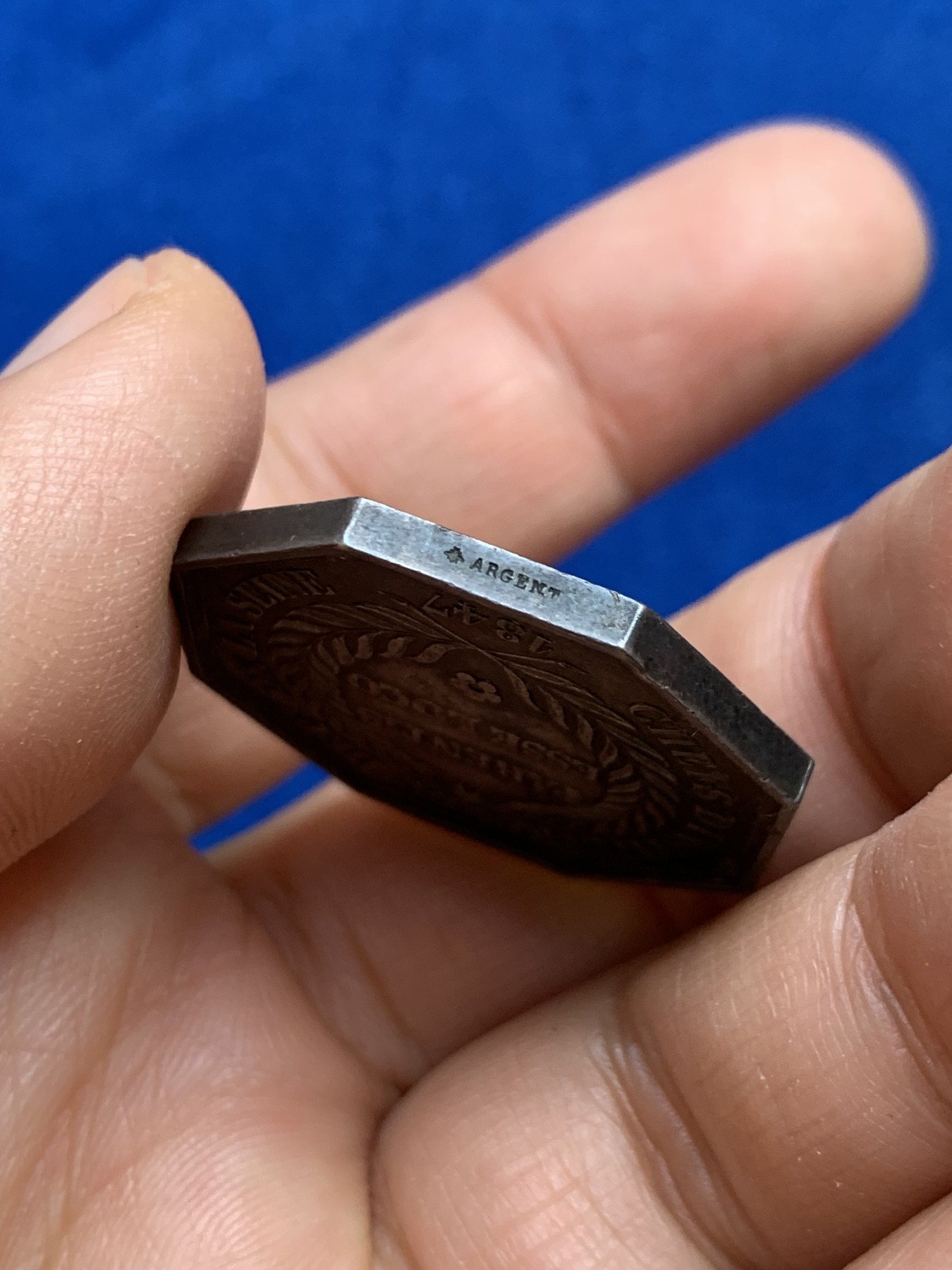 《竞宝斋》第237场- 周日，周一，周二，周日 疯狂4连拍 (全场包邮) 法国 1860-1879 八角银质代币，塞纳省机构负责，查理大帝 蜜蜂边铭 重量15.61克，直径31.2毫米