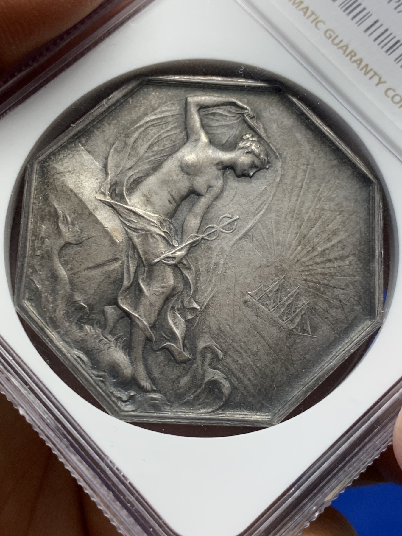 《竞宝斋》第237场- 周日，周一，周二，周日 疯狂4连拍 (全场包邮) NGC-MS62 法国大师O.ROTY 1879年圣纳泽尔商会八角银章，42mm，近40克大规格，水手和渔民的保护神海仙女涅瑞斯手持权杖，脚下是其坐骑海豚，庇护着海港城市圣纳泽尔的船只一帆风顺