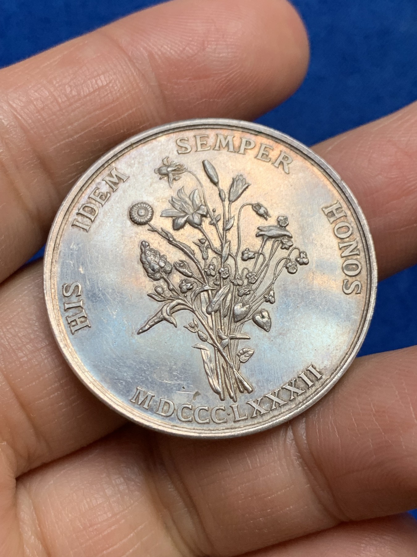 《竞宝斋》第237场- 周日，周一，周二，周日 疯狂4连拍 (全场包邮) 法国图卢兹花卉文学节银质jeton，女诗人克莱蒙·伊索尔，作家雨果于1817年获得该奖，重20.46g，直径35.7mm，丰饶角边铭