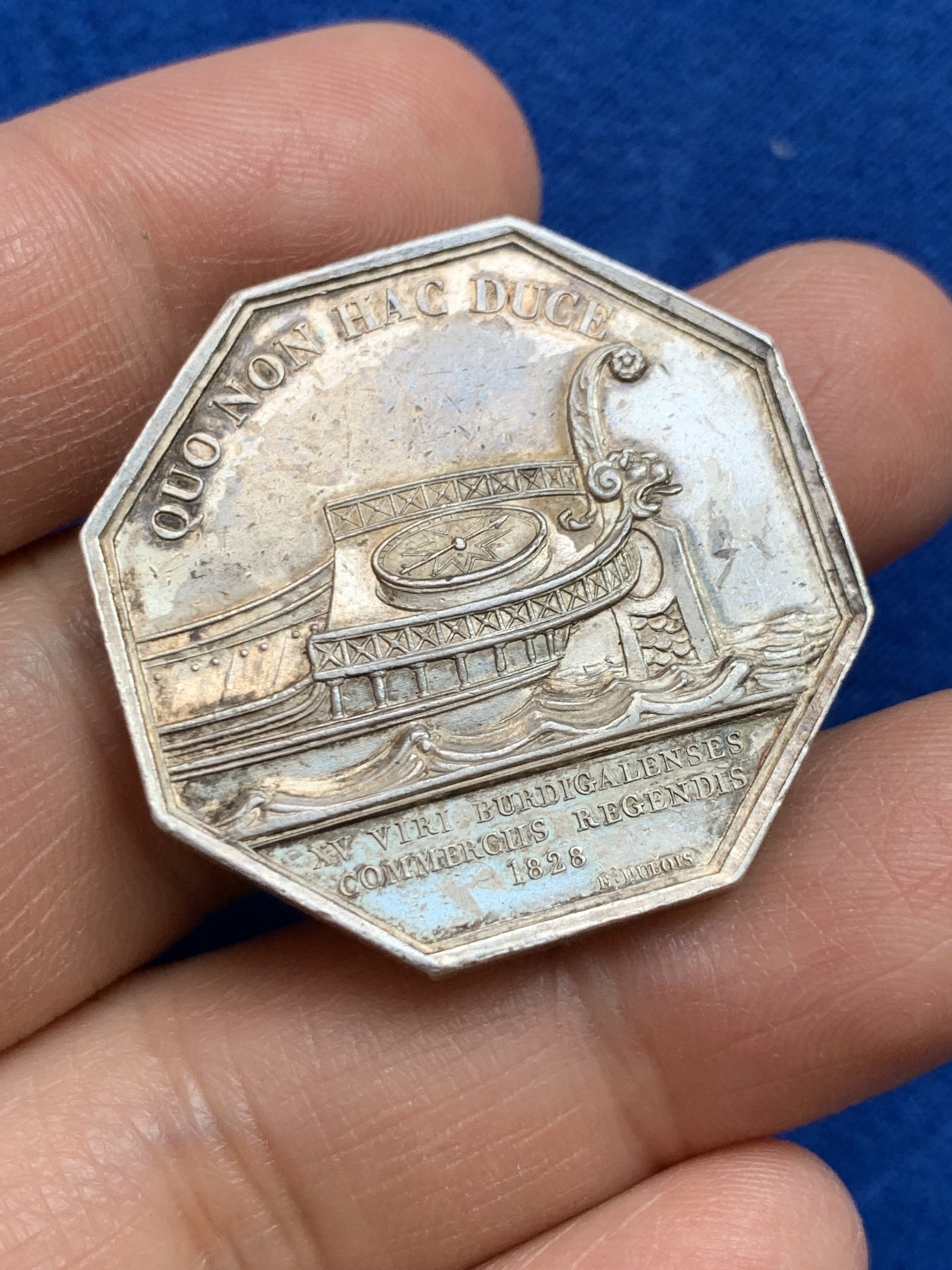 《竞宝斋》第237场- 周日，周一，周二，周日 疯狂4连拍 (全场包邮) 法国查理十世时期波尔多商会八角银质代币，20.52g，33.3mm，早期无边铭