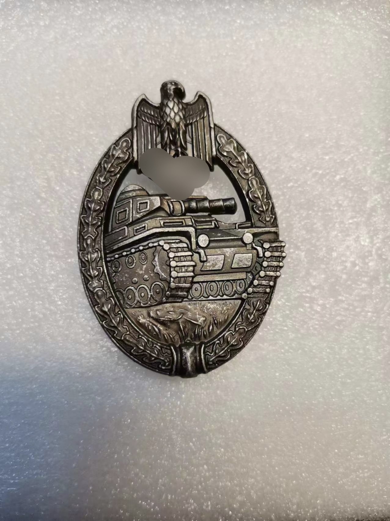 亚特兰蒂斯联合拍卖第二期 德三银级坦克突击勋章，复制的不错，后面带有厂标