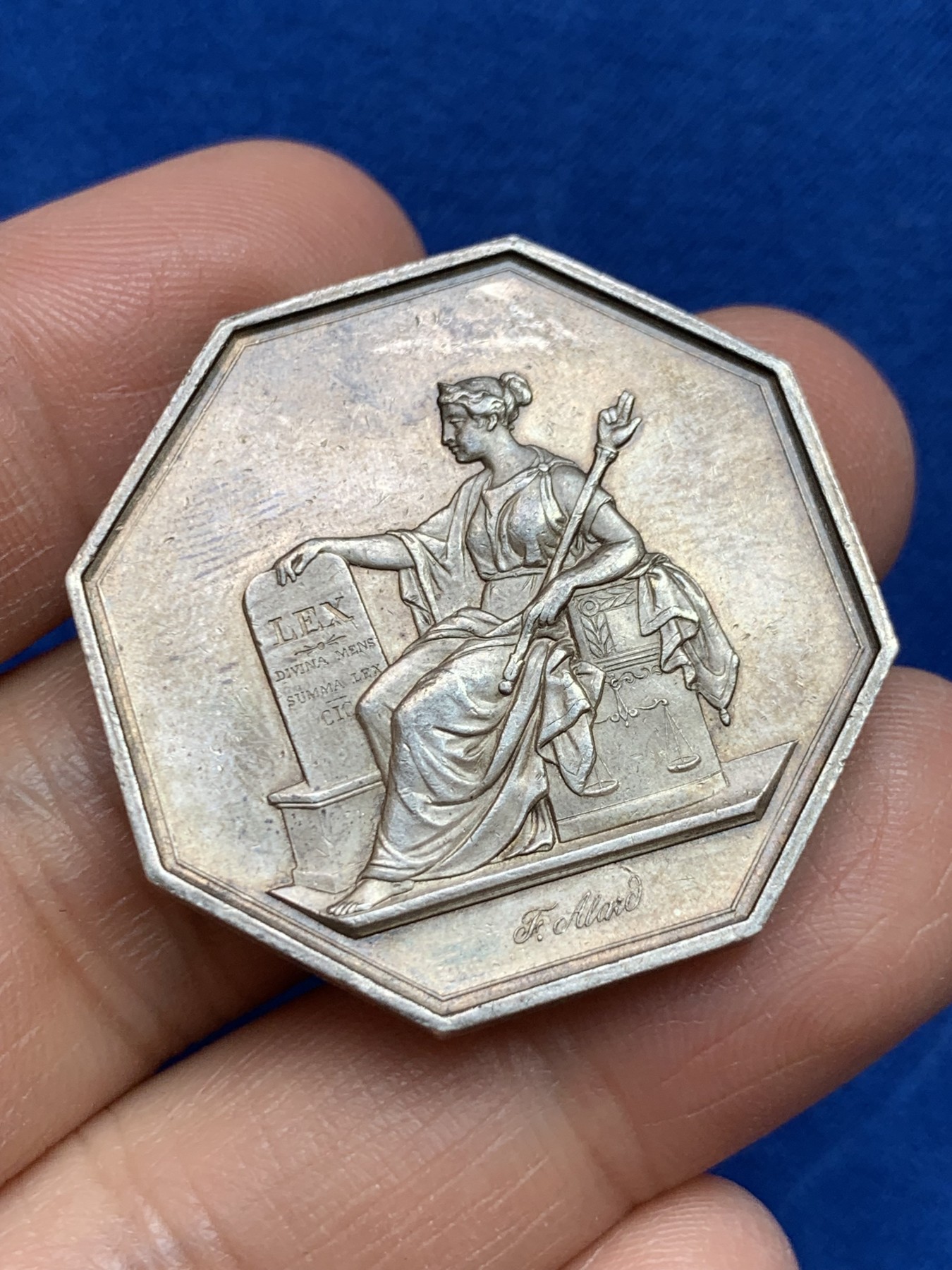 《竞宝斋》第237场- 周日，周一，周二，周日 疯狂4连拍 (全场包邮) 法国巴黎一审法庭的法律和法律辩护银质八角jeton，19.57g，34.5mm，手指边铭