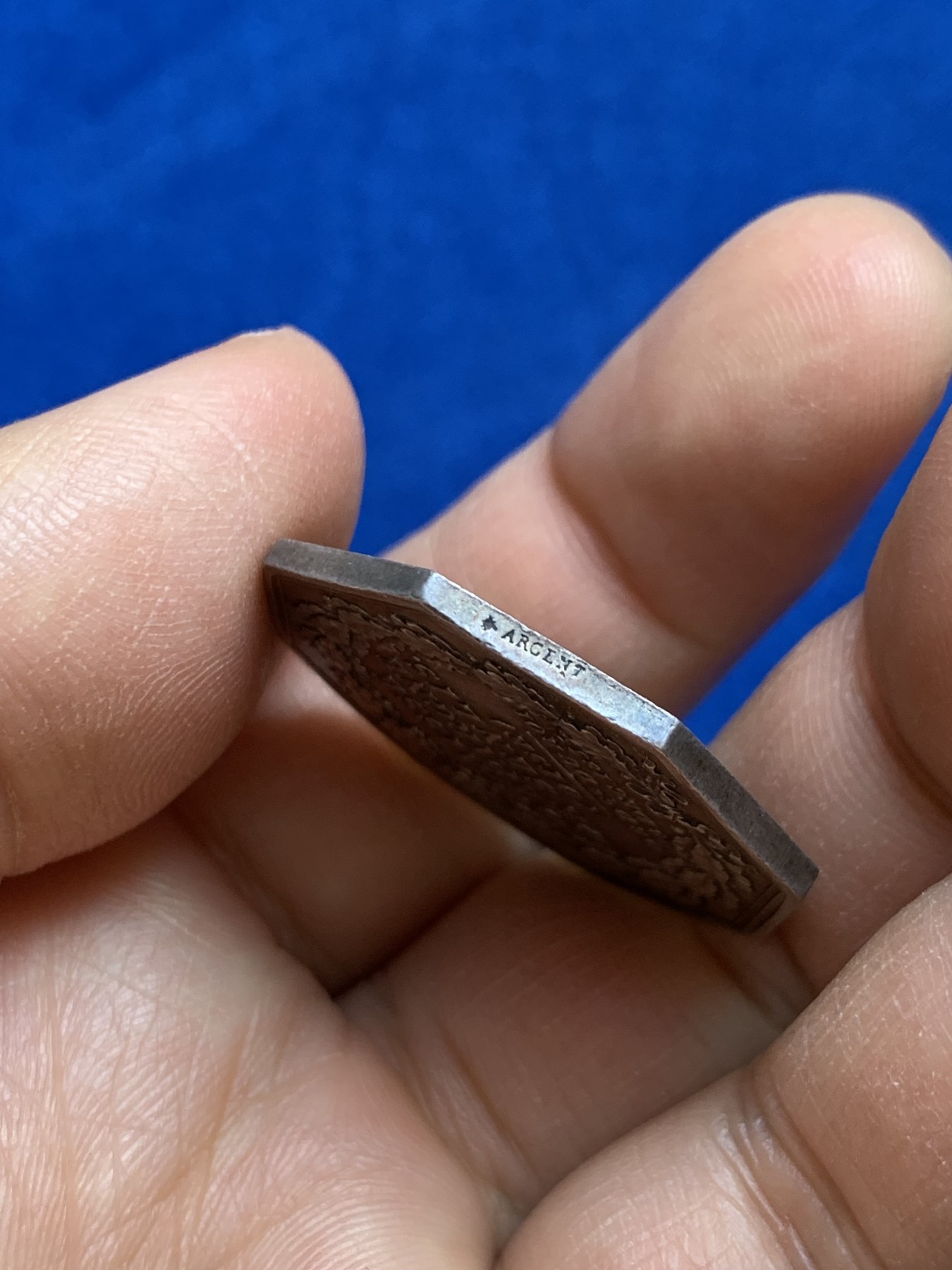 《竞宝斋》第237场- 周日，周一，周二，周日 疯狂4连拍 (全场包邮) 法国桑利斯储蓄银行银质八角代币，13.0g，30.6mm，蜜蜂边铭