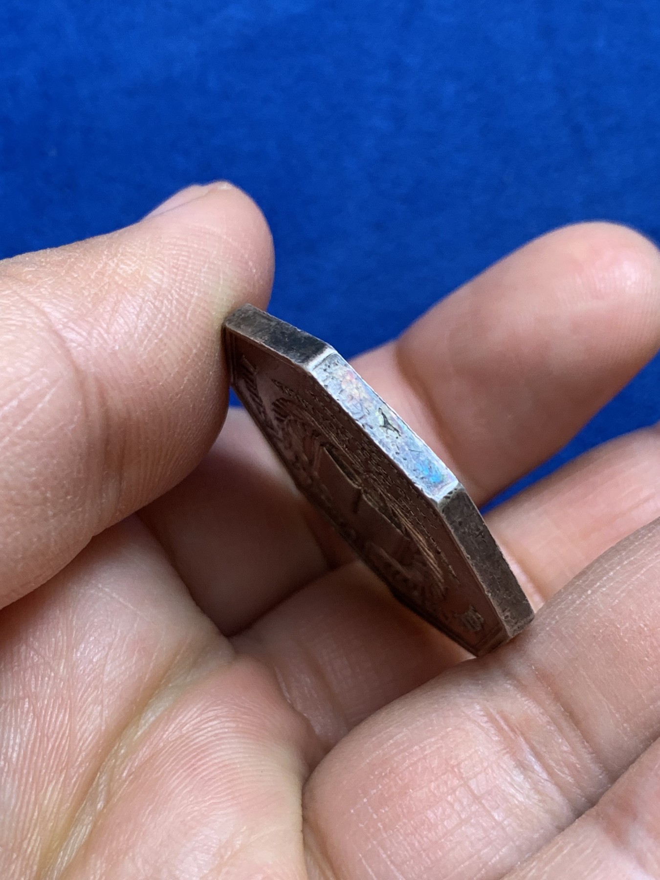 《竞宝斋》第237场- 周日，周一，周二，周日 疯狂4连拍 (全场包邮) 法国维特里勒弗朗索瓦区公证人协会八角银代币，弗朗索瓦一世，脖颈青筋栩栩如生，17.26g，32.0mm，神灯边铭