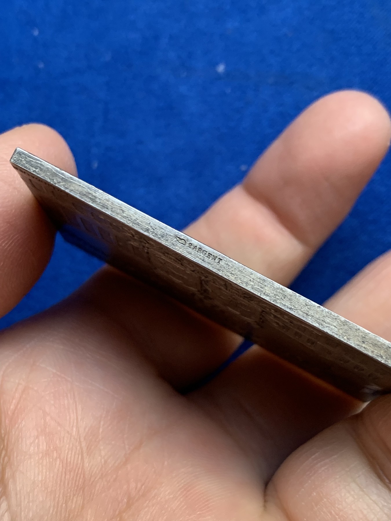 《竞宝斋》第237场- 周日，周一，周二，周日 疯狂4连拍 (全场包邮) 法国方形银章，阿蒙蒂埃、巴勒尔和默维尔商会，背面左下角有点小磕，60.60g，37.3*56mm，丰饶角2ARGENT