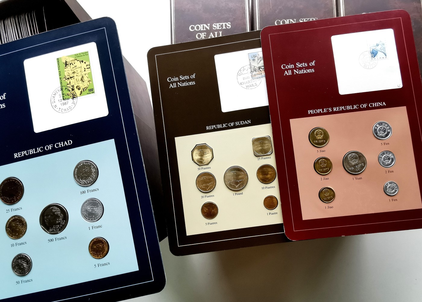 凡希社世界钱币微拍第二百五十九期 富兰克林造币厂各国套装四册标准装 共137个国家，烫金外盒带国家简介卡片，日文版，品相完美。