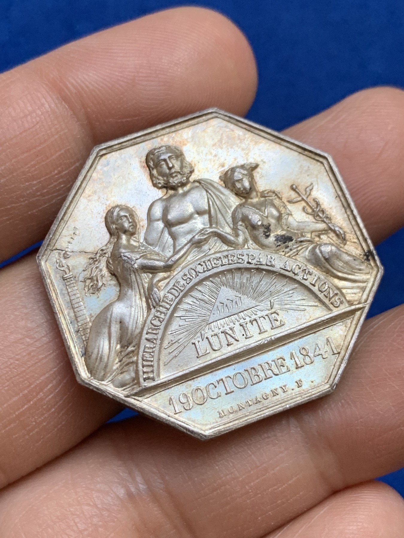 《竞宝斋》第237场- 周日，周一，周二，周日 疯狂4连拍 (全场包邮) 法国 1845-1860 八角银质代币，保险信用联盟，高浮雕，少见女性形象墨丘利 手指边铭 19.26克 34.5毫米