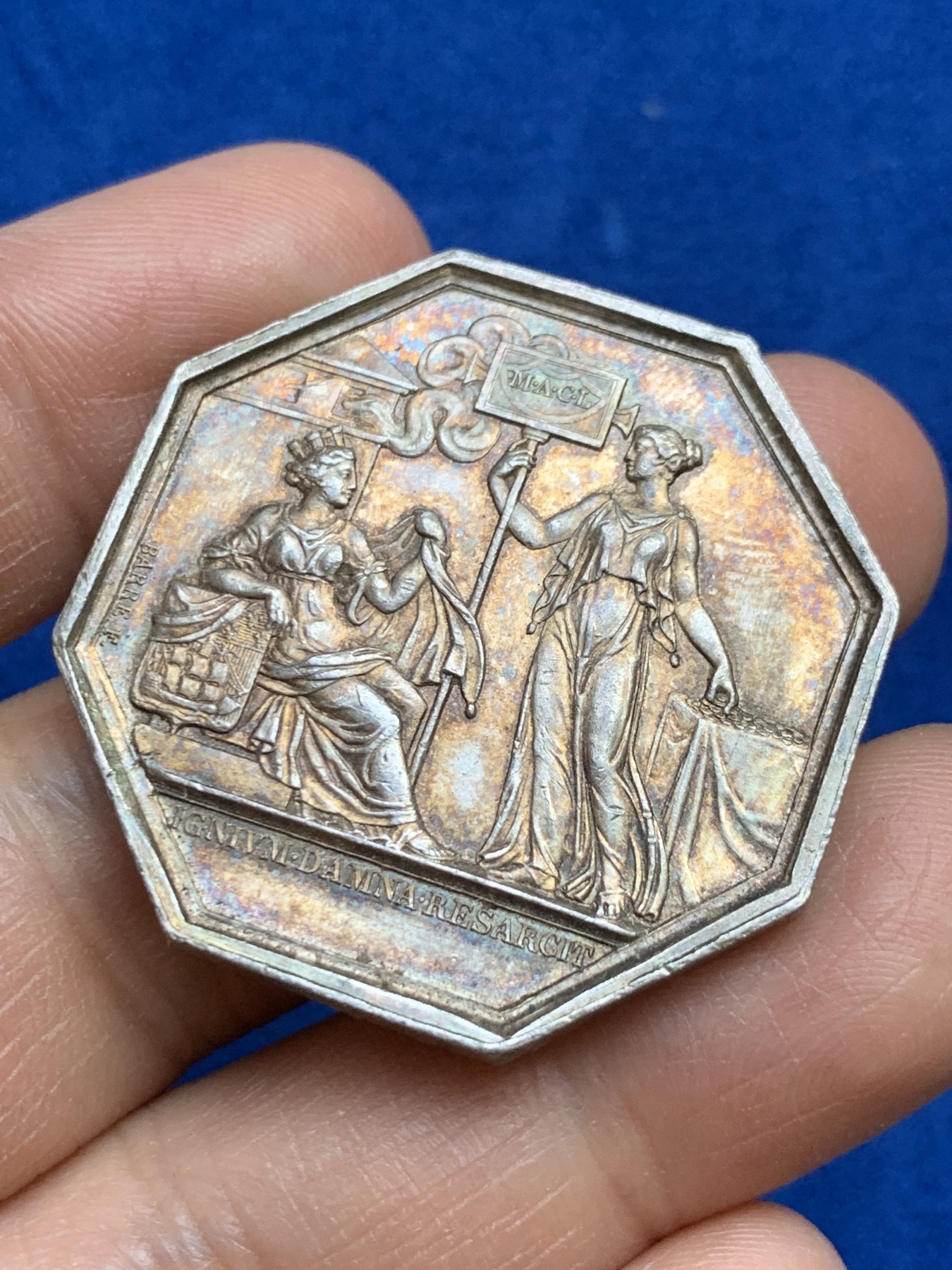 《竞宝斋》第237场- 周日，周一，周二，周日 疯狂4连拍 (全场包邮) 法国巴黎火灾保险公司八角银质代币，23.04g，36mm，蜜蜂边铭，金黄色包浆