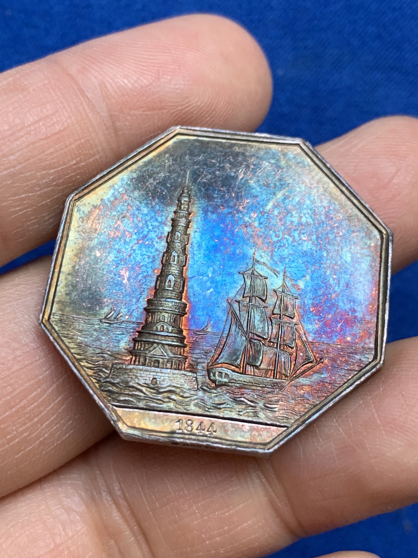 《竞宝斋》第237场- 周日，周一，周二，周日 疯狂4连拍 (全场包邮) 法国波尔多拉吉伦特海上保险公司八角银质代币，科尔杜安灯塔，高浮雕，17.75g，34.5mm，蜜蜂边铭