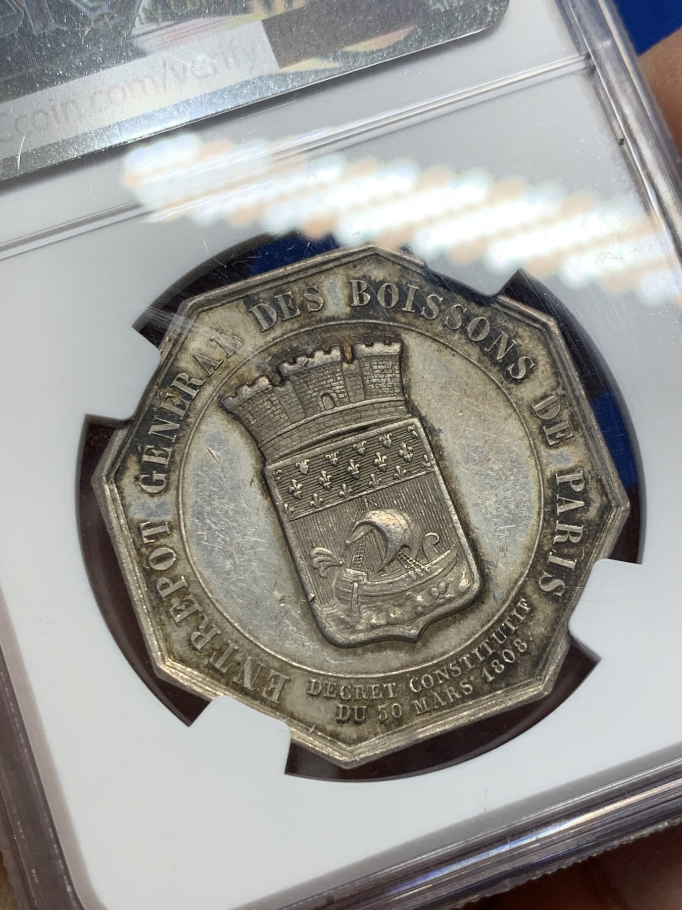 《竞宝斋》第237场- 周日，周一，周二，周日 疯狂4连拍 (全场包邮) NGC MS61 法国 1856  巴黎综合饮料仓库 银质八角代币  细节丰富 高浮雕 少见品种 早期手指铭 