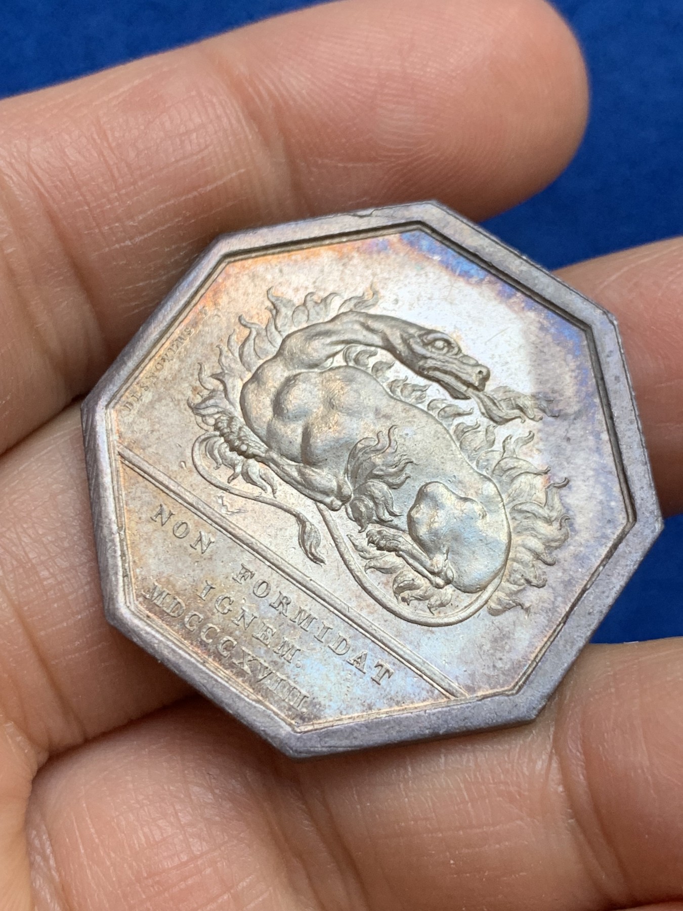 《竞宝斋》第237场- 周日，周一，周二，周日 疯狂4连拍 (全场包邮) 法国1817年巴黎火灾互助保险公司八角银质代币，难得原味五彩小火龙，16.38g，33.8mm，早期无边铭