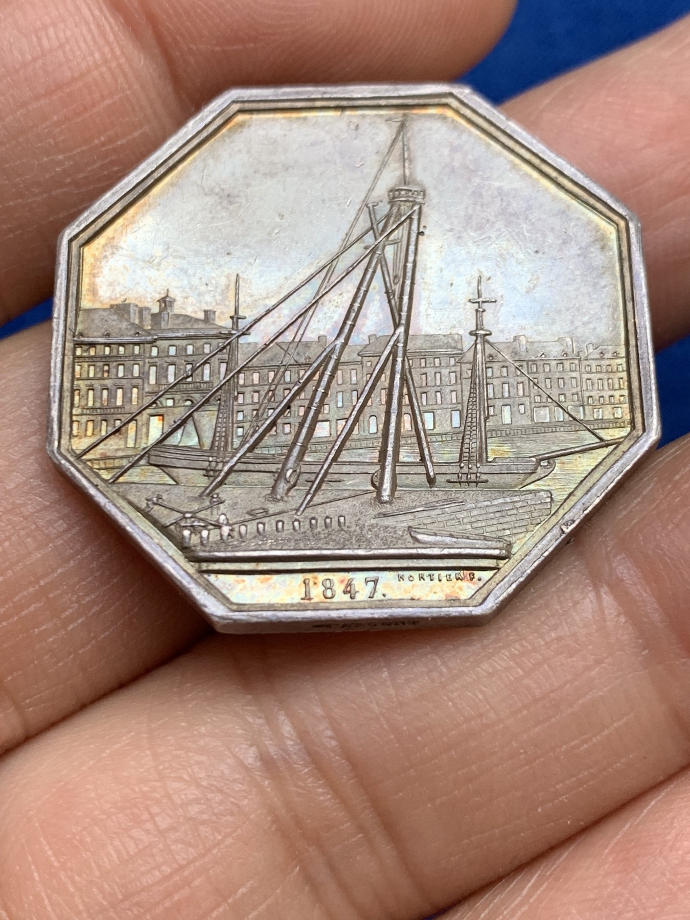 《竞宝斋》第237场- 周日，周一，周二，周日 疯狂4连拍 (全场包邮) 法国勒阿弗尔海事保险公司，14.82g，31.8mm，手指边铭，黄油彩