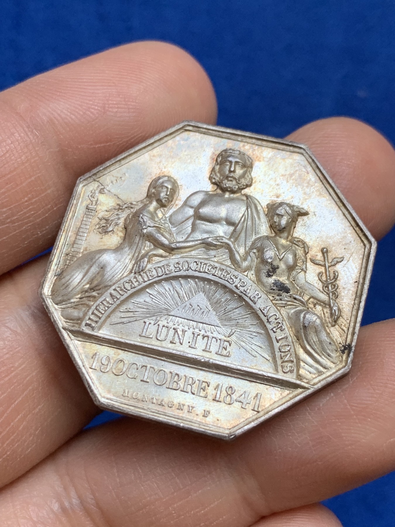 《竞宝斋》第237场- 周日，周一，周二，周日 疯狂4连拍 (全场包邮) 法国 1845-1860 八角银质代币，保险信用联盟，高浮雕，少见女性形象墨丘利 手指边铭 19.26克 34.5毫米