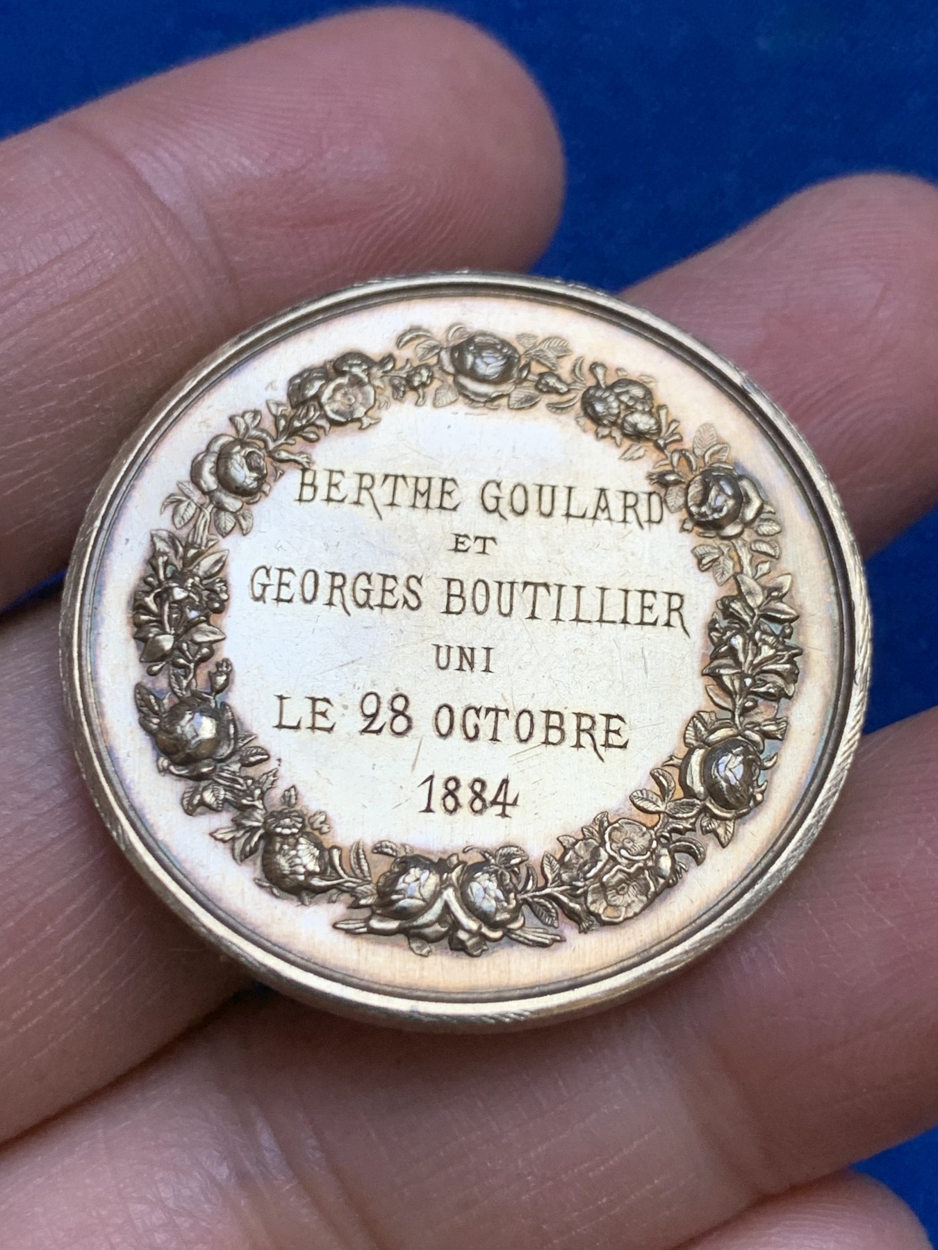 《竞宝斋》第237场- 周日，周一，周二，周日 疯狂4连拍 (全场包邮) 法国1884年婚礼镀金银章，重量17.81g，直径34.8mm，边铭：丰饶角ARGENT，金光闪闪