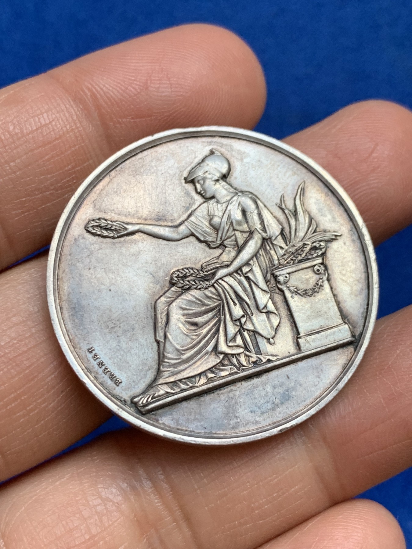 《竞宝斋》第237场- 周日，周一，周二，周日 疯狂4连拍 (全场包邮) 法国银质jeton，米尔斯社区绘画学院，22.52g，36.7mm，蜜蜂边铭