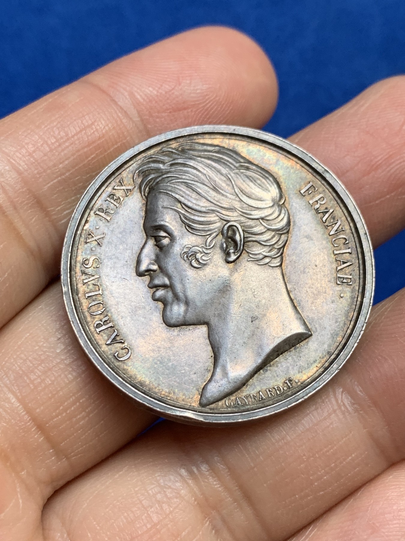 《竞宝斋》第237场- 周日，周一，周二，周日 疯狂4连拍 (全场包邮) 法国国王查理十世登基纪念银质代币，22.54g，35.3mm，1832年之前无边铭，坐在狮座的查理十世细节丰富