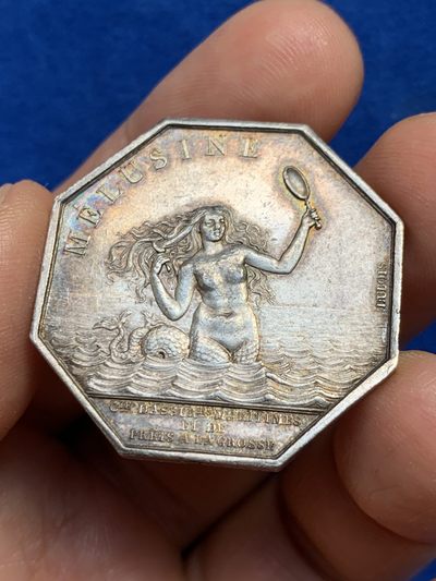 《竞宝斋》第237场- 周日，周一，周二，周日 疯狂4连拍 (全场包邮) - 法国八角银质代币jeton，海上保险与贷款公司，jeton资料书封面海妖梅卢辛，33.2mm，17.61g，1832-1841神灯边铭