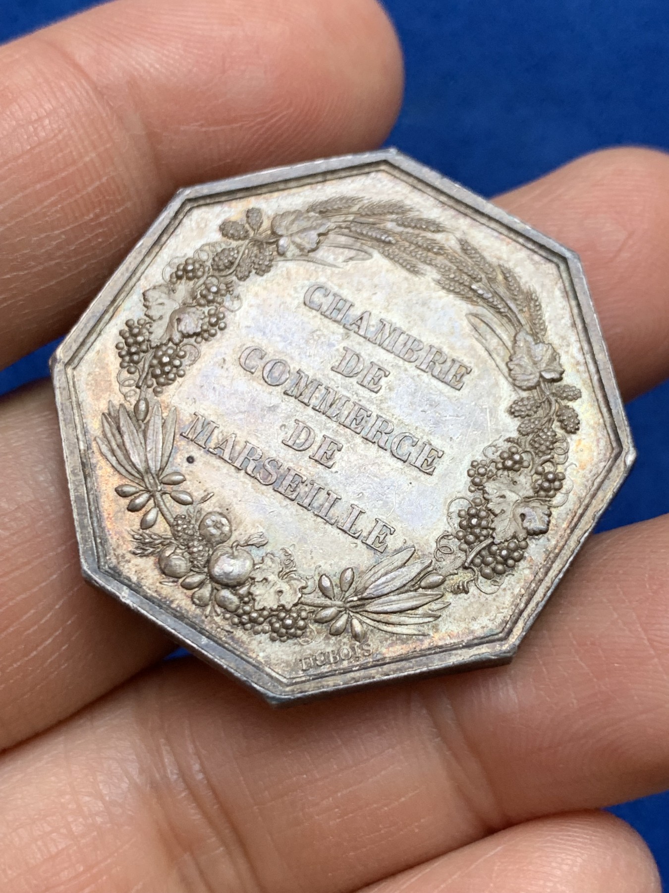 《竞宝斋》第237场- 周日，周一，周二，周日 疯狂4连拍 (全场包邮) 法国 1842-1845 八角银质代币 马赛商会 船首边铭 重量18.71克 直径34.8毫米