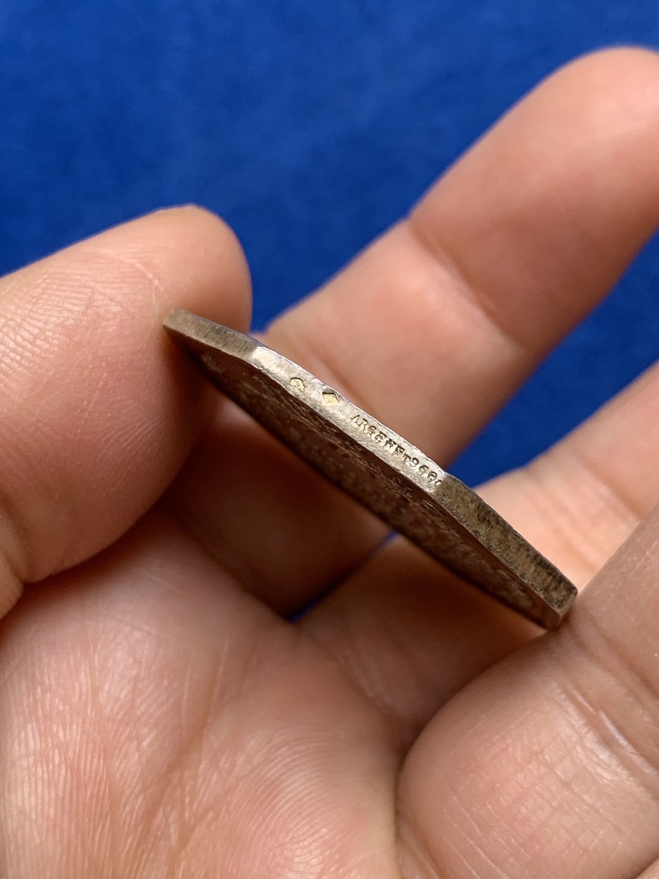 《竞宝斋》第237场- 周日，周一，周二，周日 疯狂4连拍 (全场包邮) 法国巴黎贴现银行八角银章，重量20.97g，对边直径34.8mm，菱形厂标+野猪头银标ARGENT，含银95%