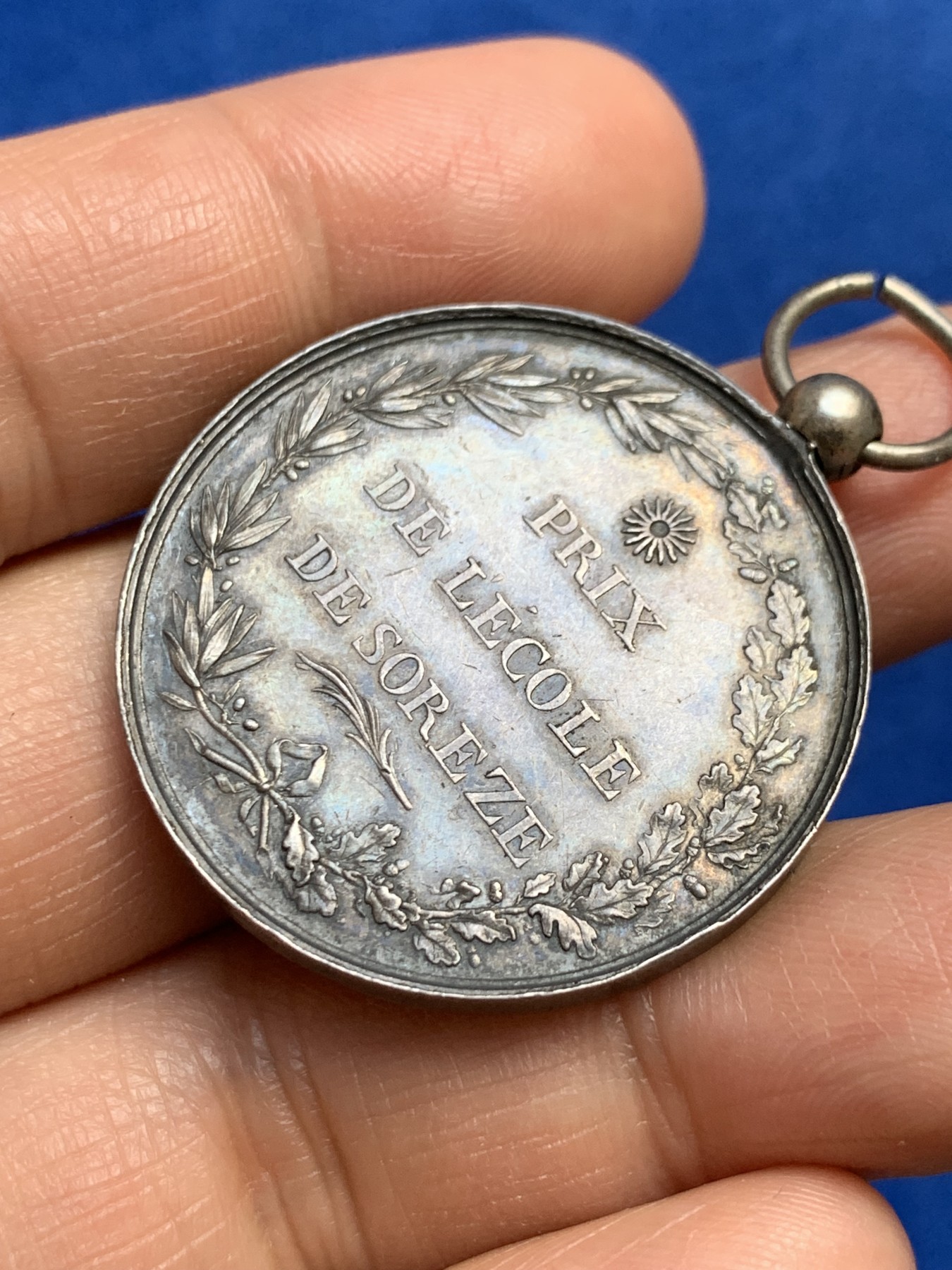 《竞宝斋》第237场- 周日，周一，周二，周日 疯狂4连拍 (全场包邮) 法国索雷兹学校银质奖章，20.04g，34.5mm，手指边铭